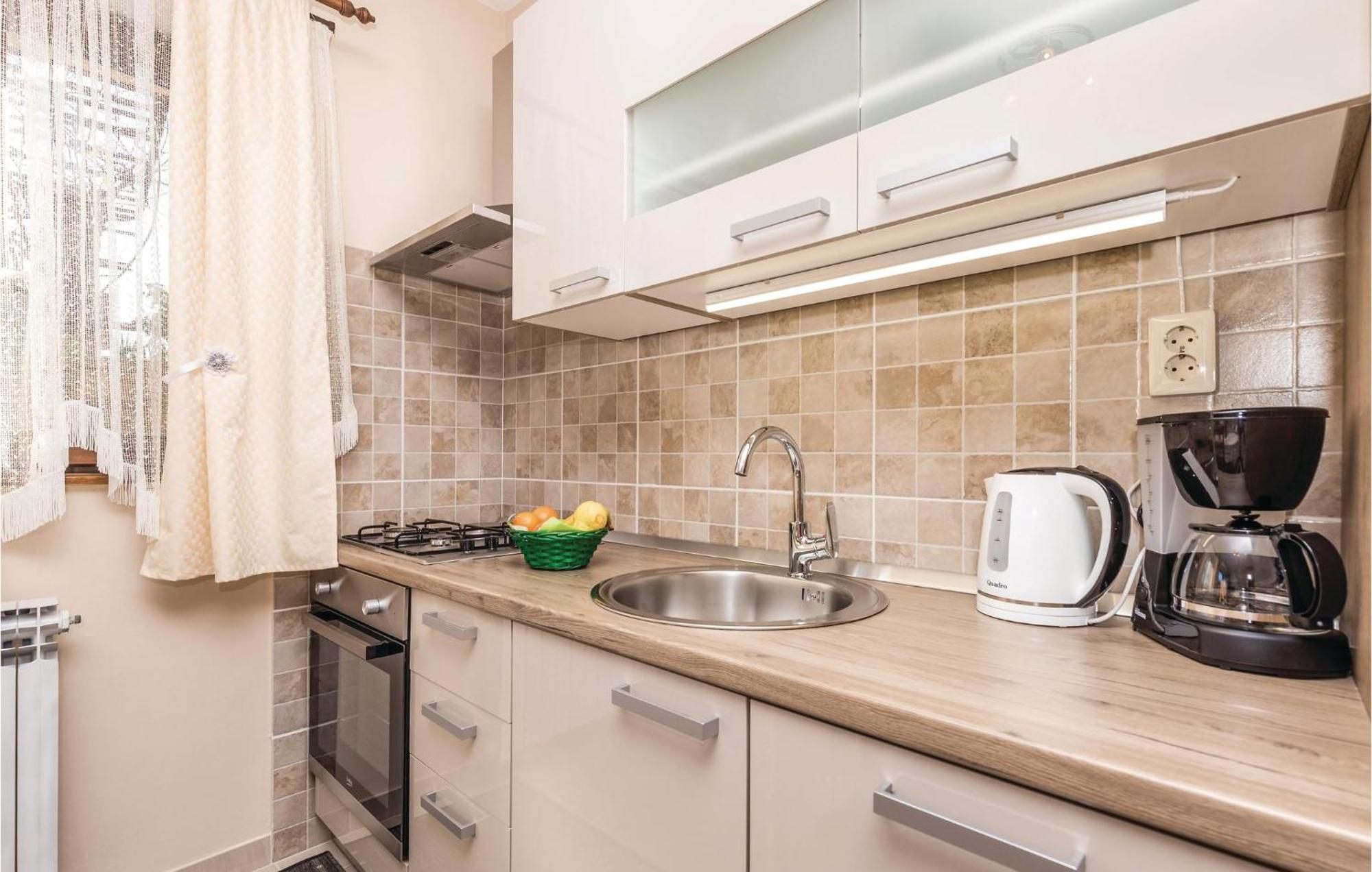 Cozy Apartment In Lovran With Kitchen Kültér fotó